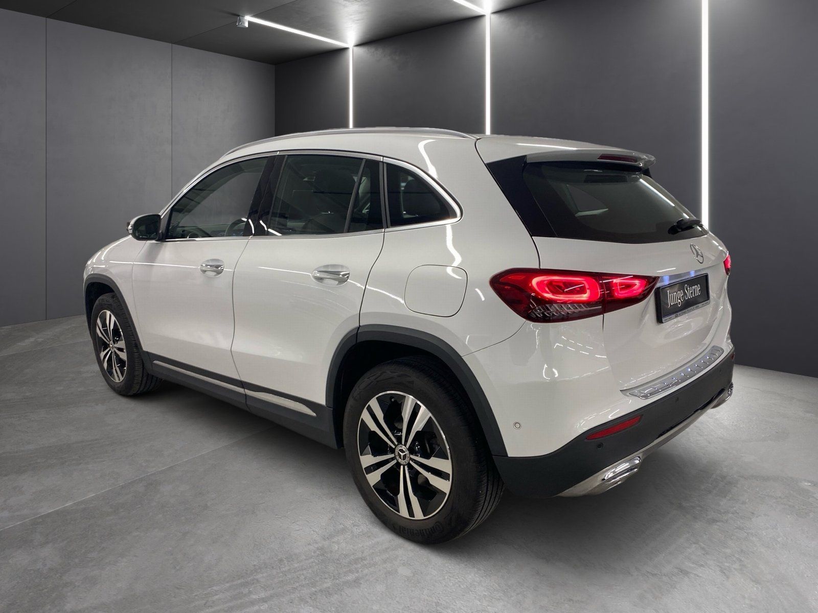 Fahrzeugabbildung Mercedes-Benz GLA 200 Progressive*AHK*Pano*Distron*360°*MBeam*