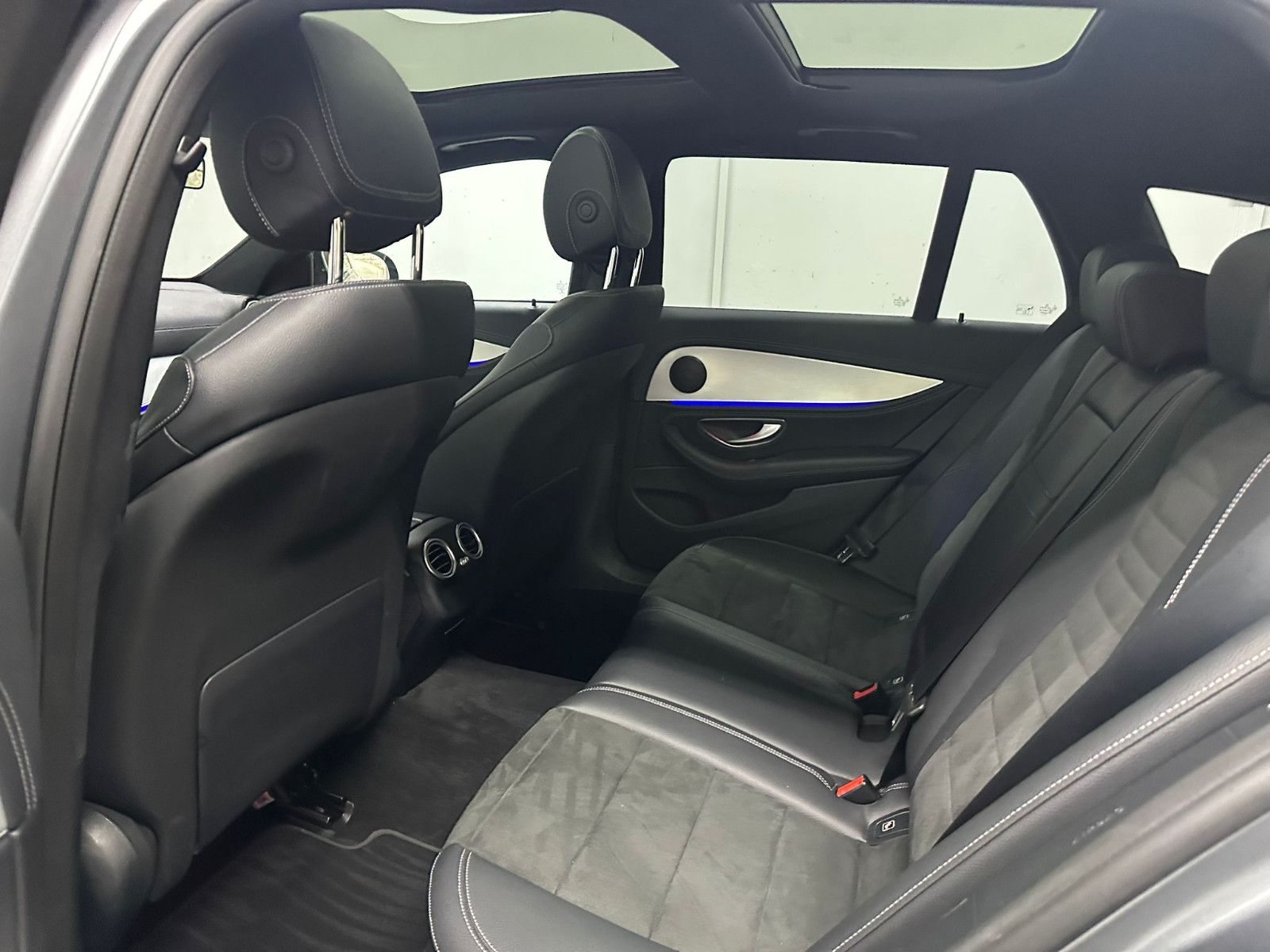 Fahrzeugabbildung Mercedes-Benz E 300 de 4MATIC T AMG-LINE*PANO*AHK*MAGNO