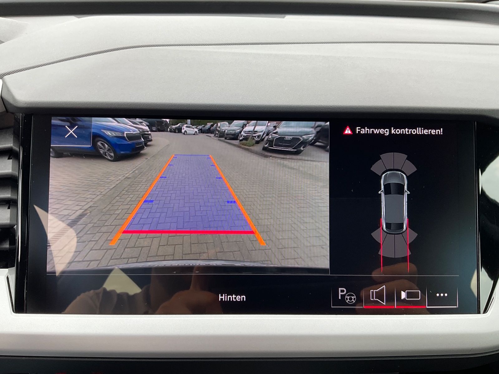Fahrzeugabbildung Audi Q4 e-tron 40,82KWS,Kamera,Navi,LED,Sonos,Wärmep