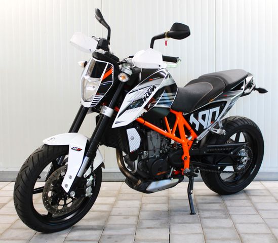 KTM 690 Duke vom Römer Team mit tollem Zubehör