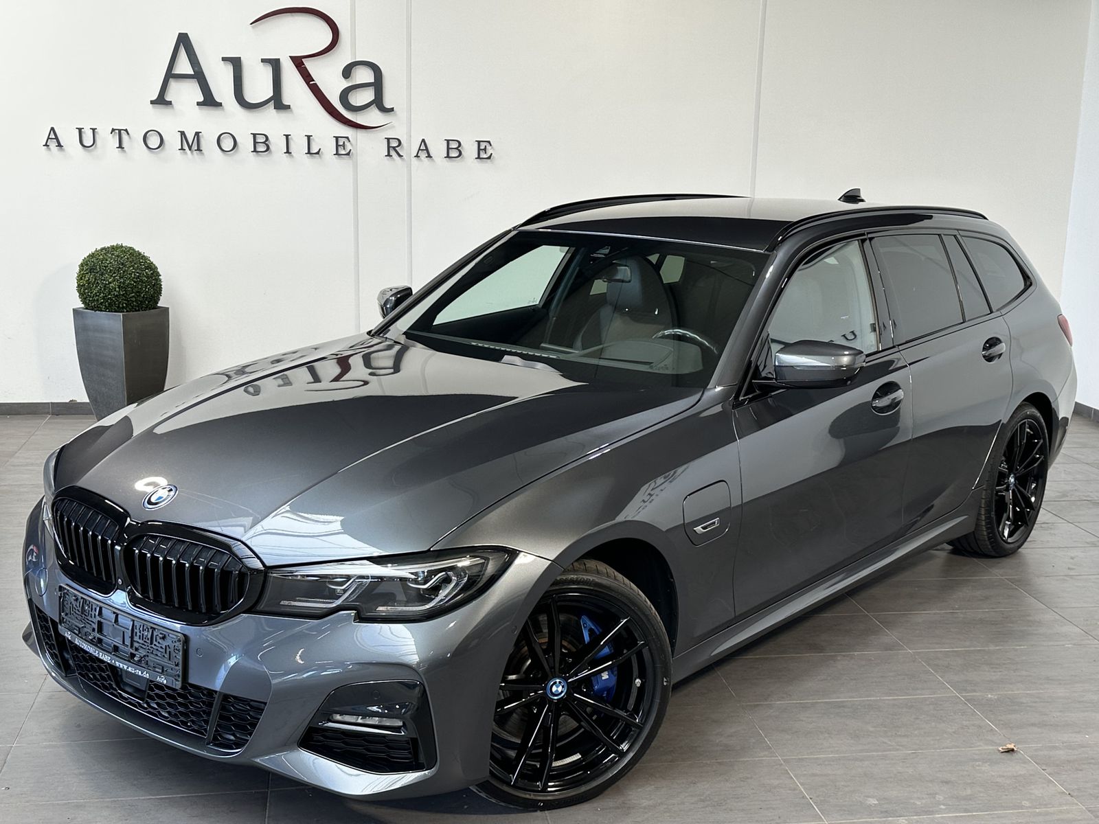 Fahrzeugabbildung BMW 330e Touring M-Sport NAV+LASER+AHK+ACC+360°+HUD