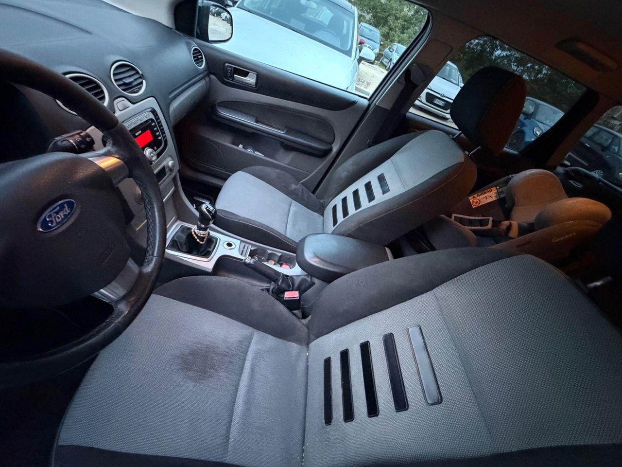 Ford Focus 2011 — photo 7