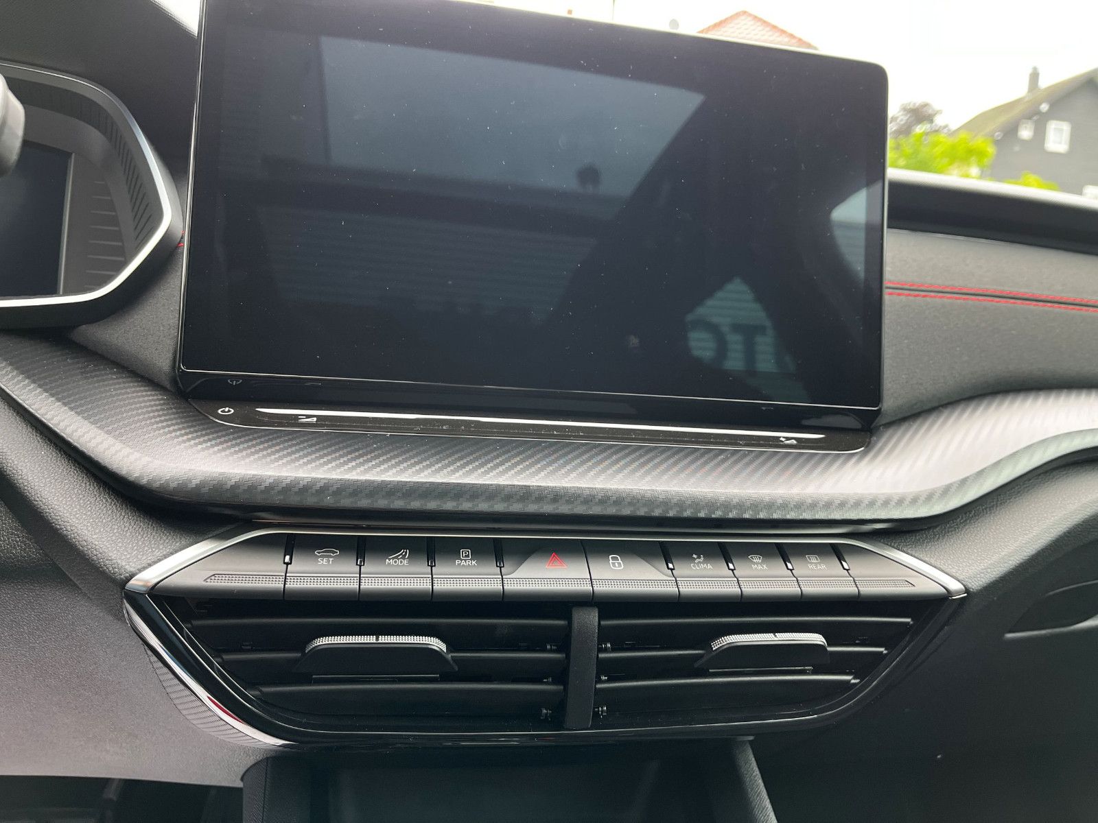 Fahrzeugabbildung SKODA Octavia Combi 2.0 TSI RS AHK NAV PANO 18"