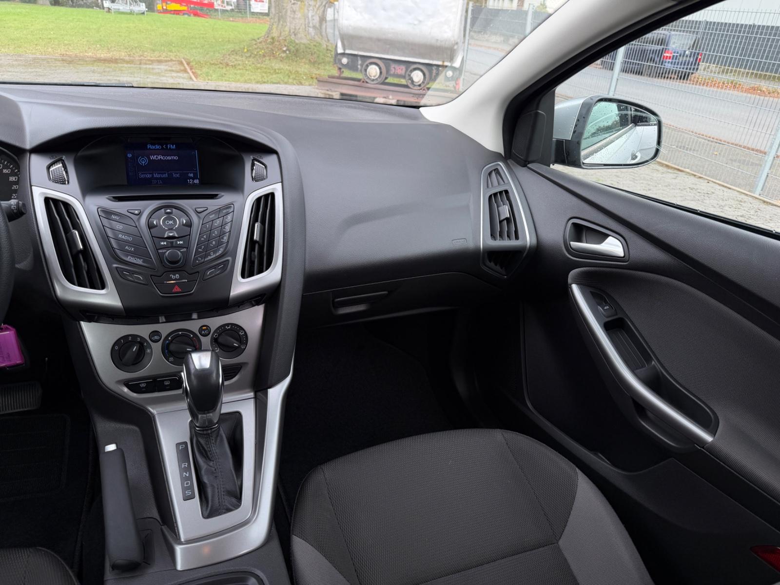 Ford Focus 2014 — photo 10