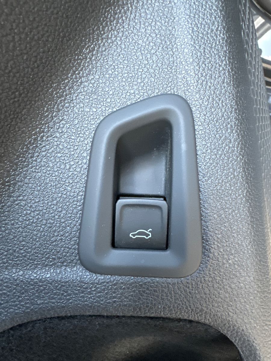 Fahrzeugabbildung Volkswagen Golf Variant R-Line NAV+LED+AHK+KAMERA+ACC+18ZO
