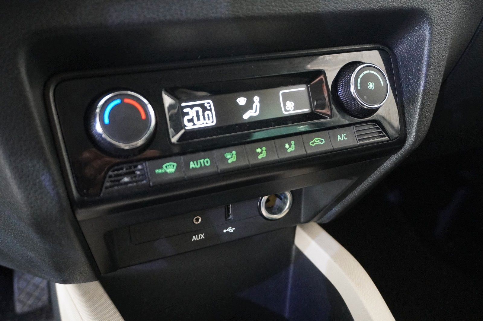 Fahrzeugabbildung SKODA Fabia Combi 1.2 STYLE LED/PDC/KLIMA/SH/USB/NEBEL
