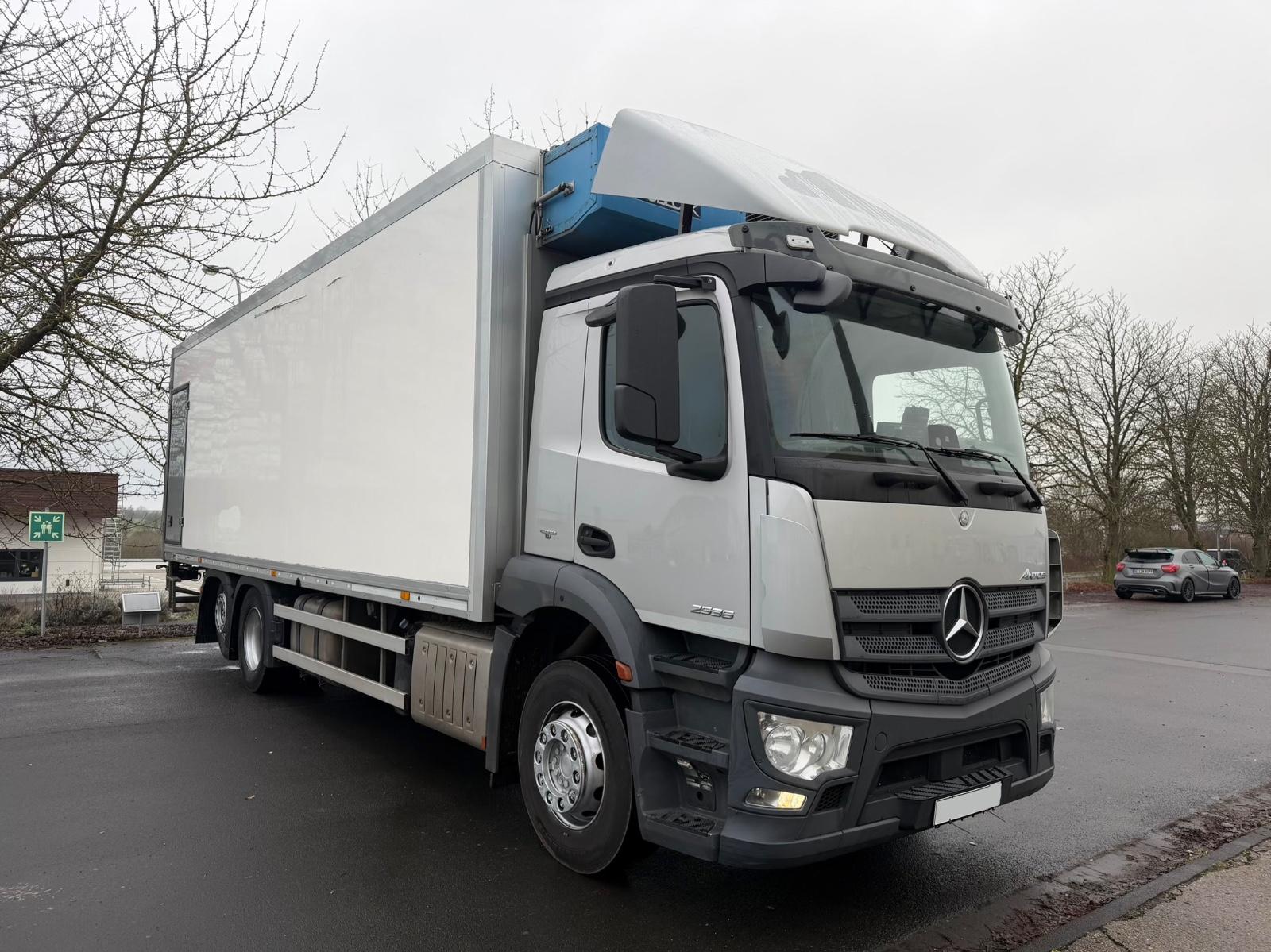 Mercedes-Benz Antos 6x2 Kühlkoffer *1.Hand*