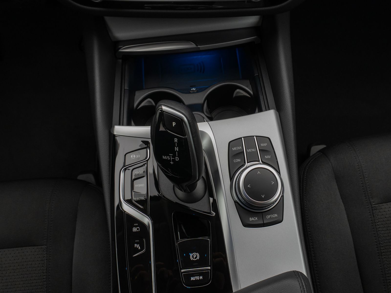 Fahrzeugabbildung BMW 530e HUD DAB HiFi CockPitPro PDC Komfort Alarm