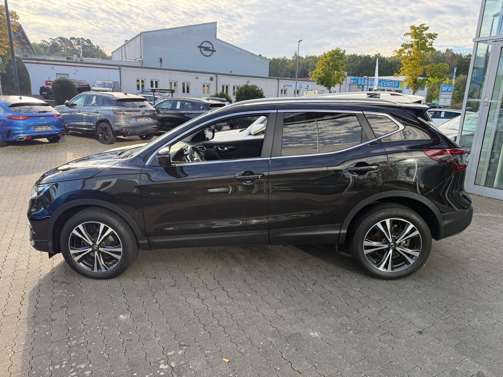 Fahrzeugabbildung Nissan Qashqai 1.3 DIG-T DCT ZAMA PANO NAV SHZ