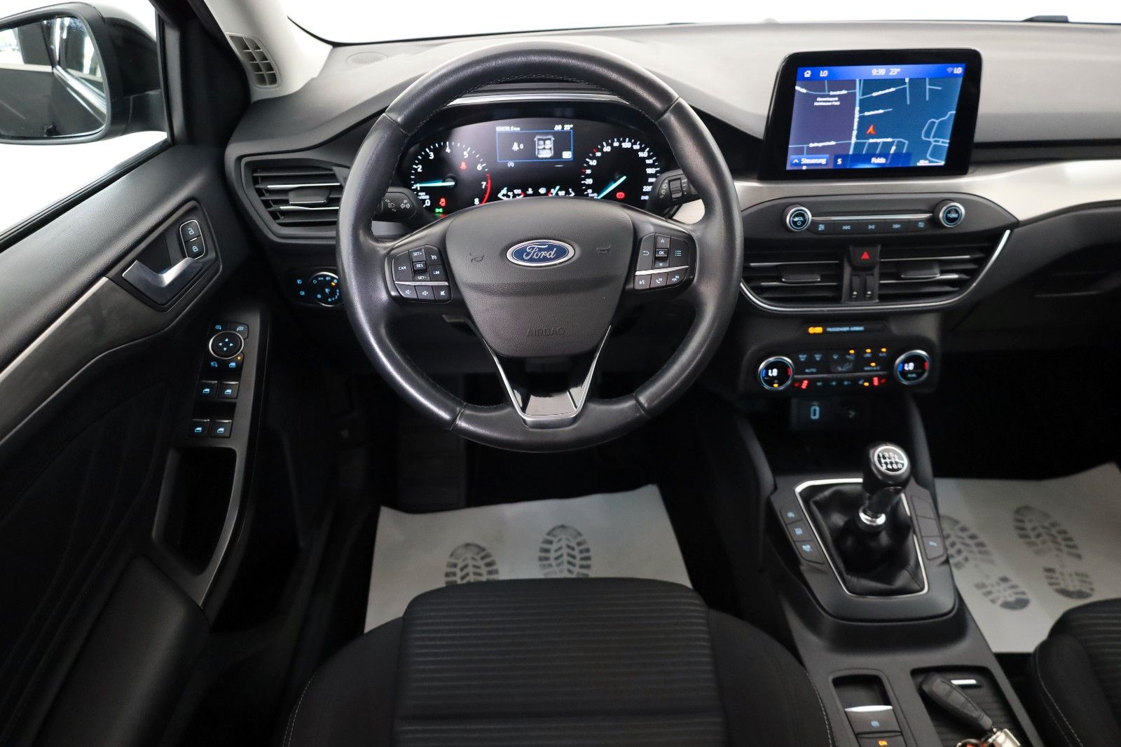 Fahrzeugabbildung Ford Focus Turnier Titanium Navi,Kamera,LED,SH,PDC