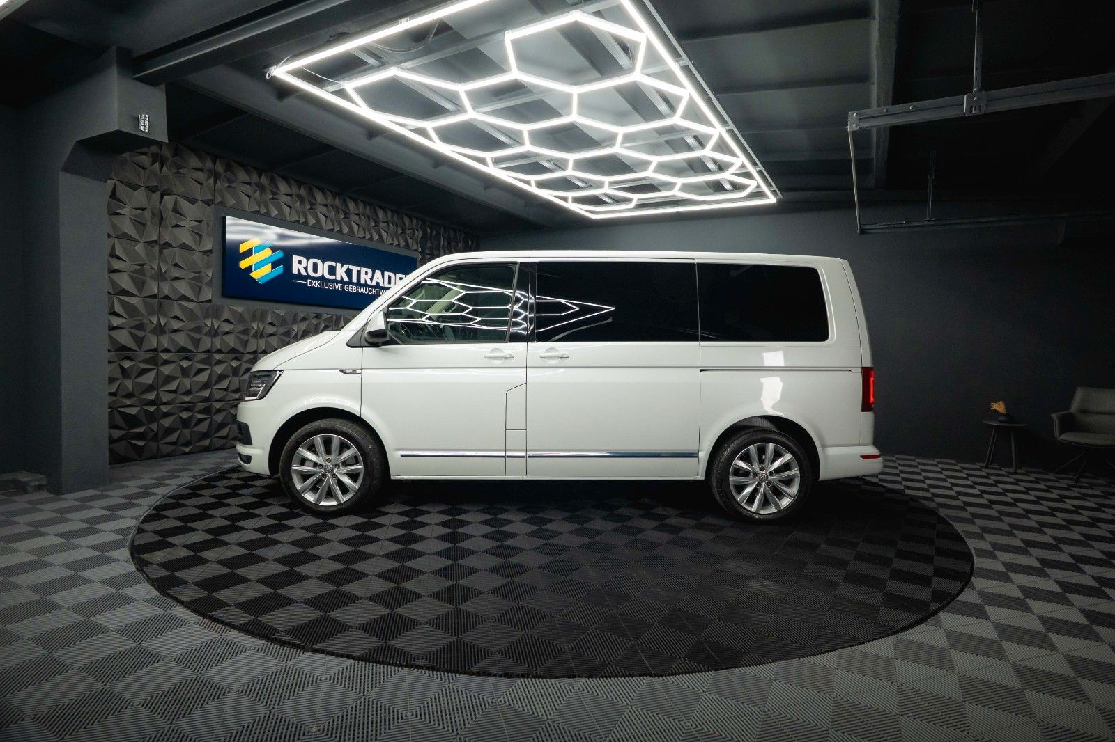 Fahrzeugabbildung Volkswagen T6 Multivan Generation Six *LED*Memory*ACC*