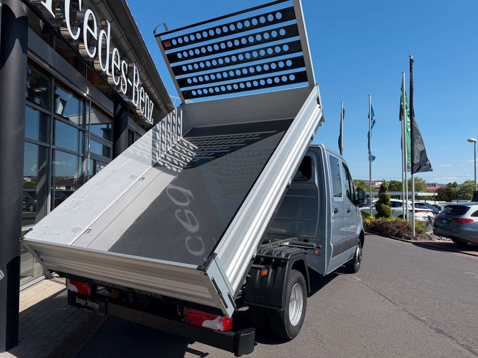 Fahrzeugabbildung Mercedes-Benz Sprinter 519 CDI DoKa Henschel 3-S-Kipper