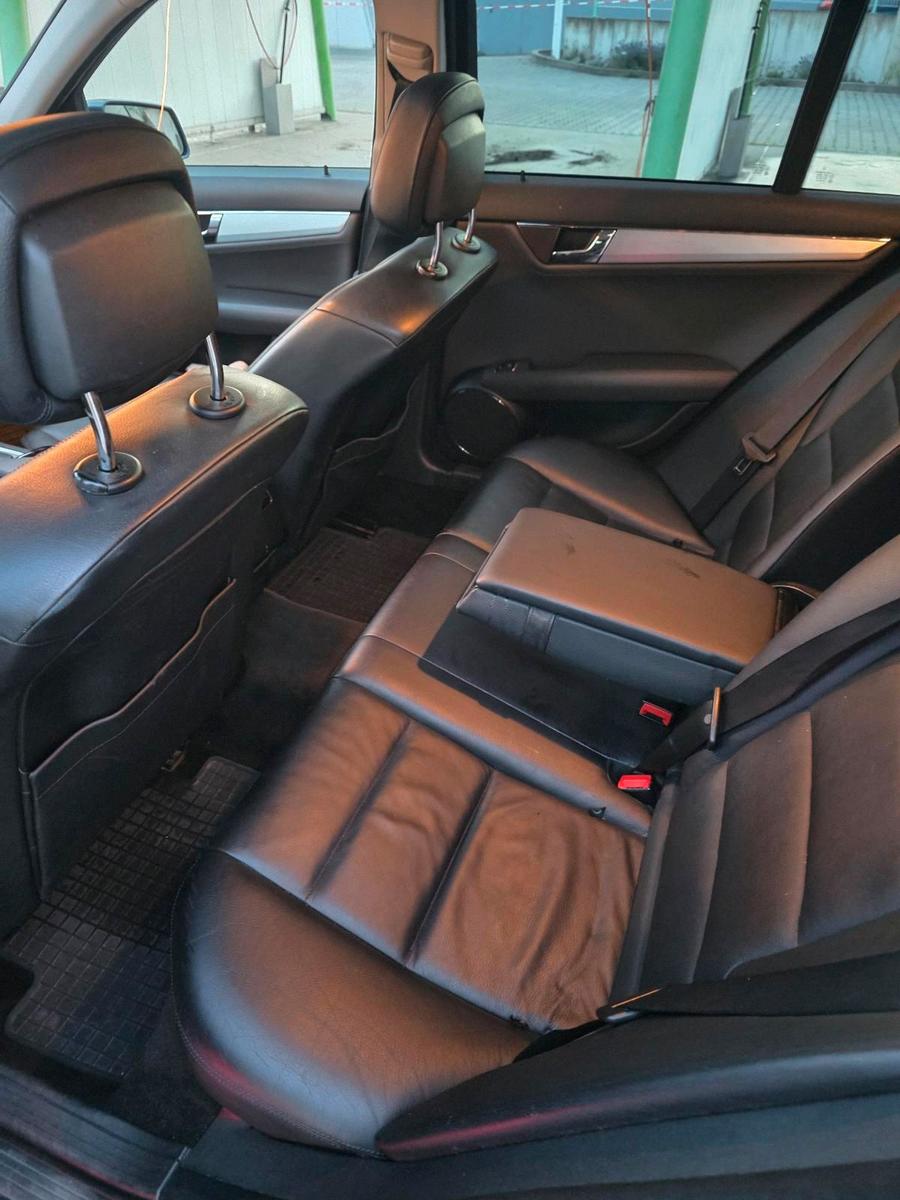 Mercedes-Benz C250 2010 — photo 8
