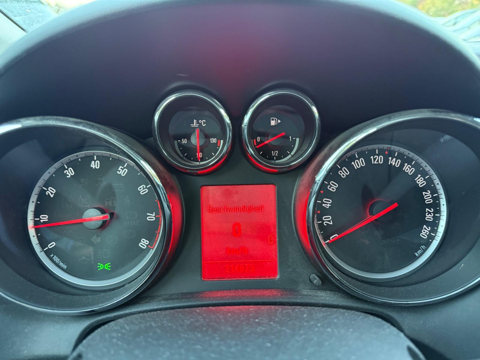 Opel Astra 2011 — photo 9