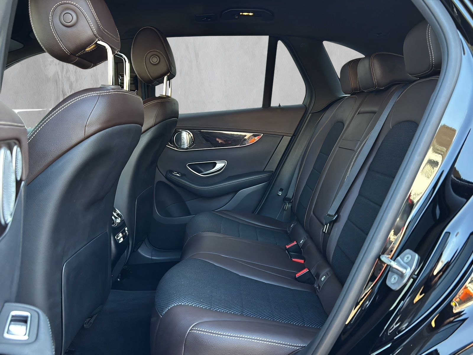 Fahrzeugabbildung Mercedes-Benz GLC 250 d 4Matic EXCLUSIVE BURMESTER AHK LED PDC
