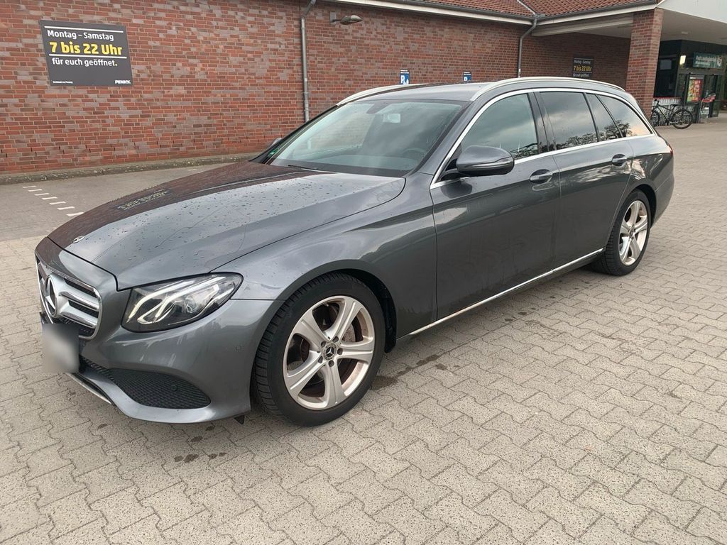 Image of Mercedes-Benz E 200
