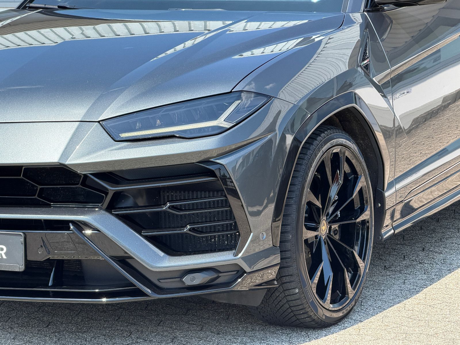 Fahrzeugabbildung Lamborghini Urus/PANO/23ZOLL/B&O-3D/360KAM/HEAD-UP