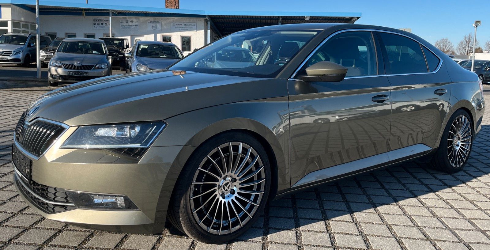 SKODA Superb