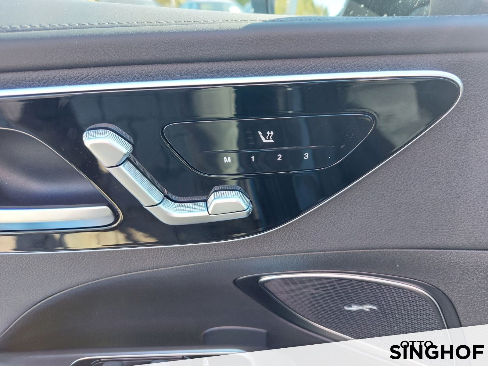 Fahrzeugabbildung Mercedes-Benz C 220 d AMG Pano+AHK+Night+Digital+360°+Distron+