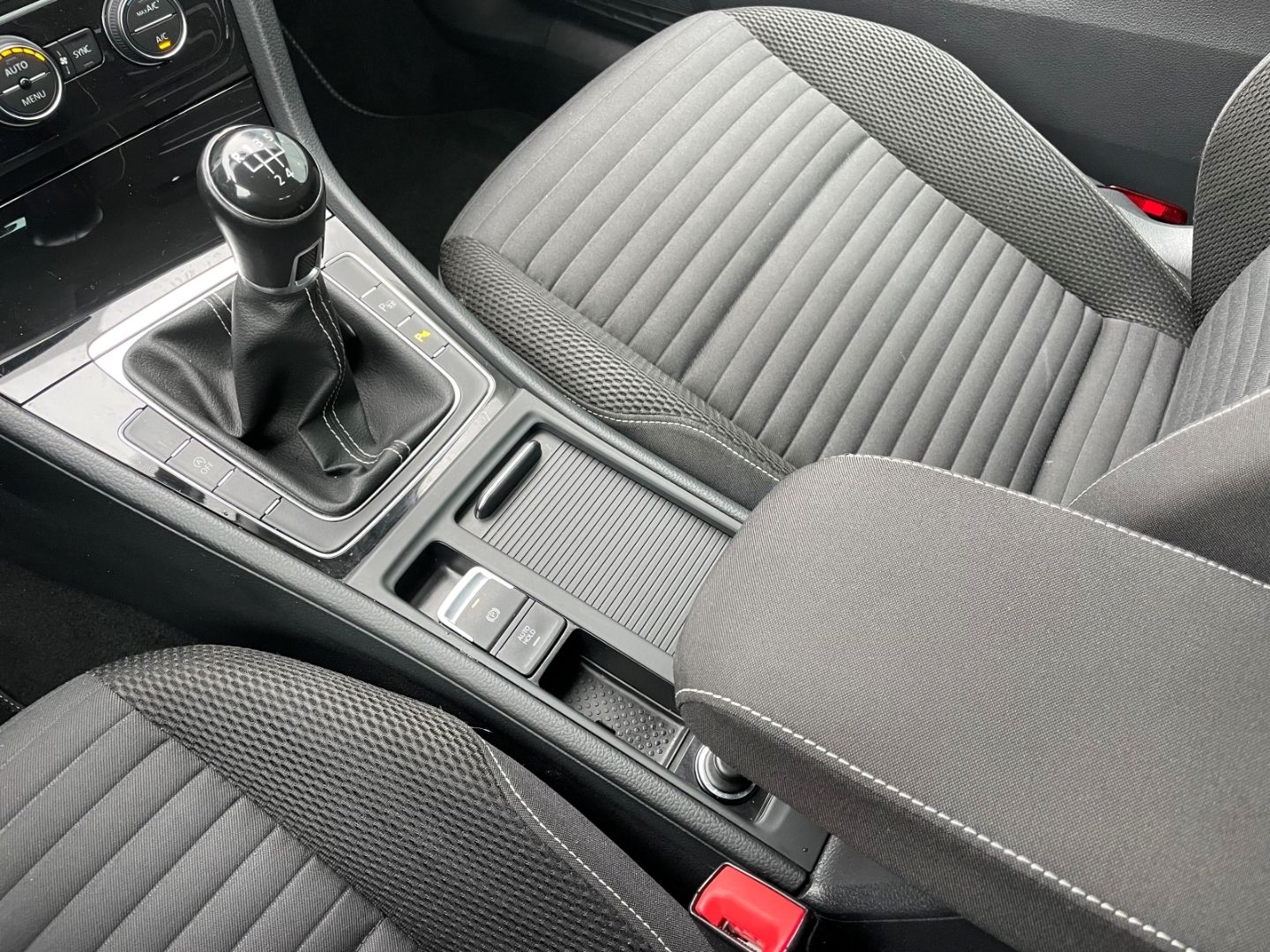 Fahrzeugabbildung Volkswagen Golf VII Cup PDC vo/hi Klimaautomatik SHZ
