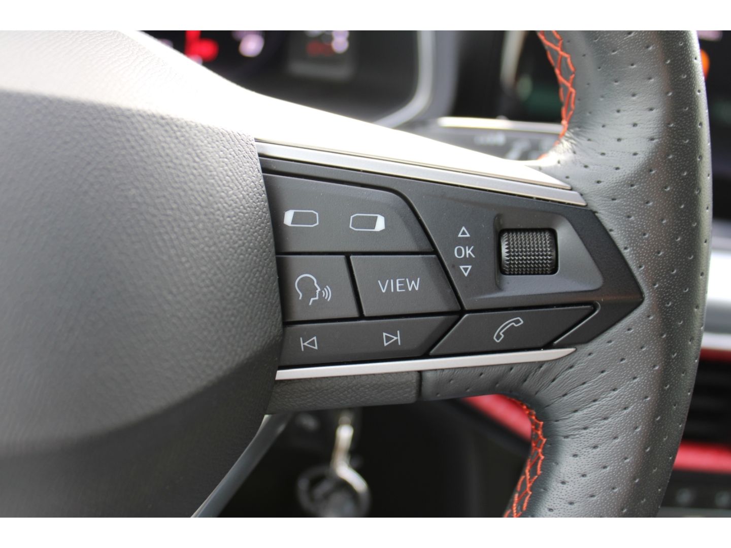 Fahrzeugabbildung SEAT Arona FR 1.0 TSI LED GRA RFK TWA Navi Full Link