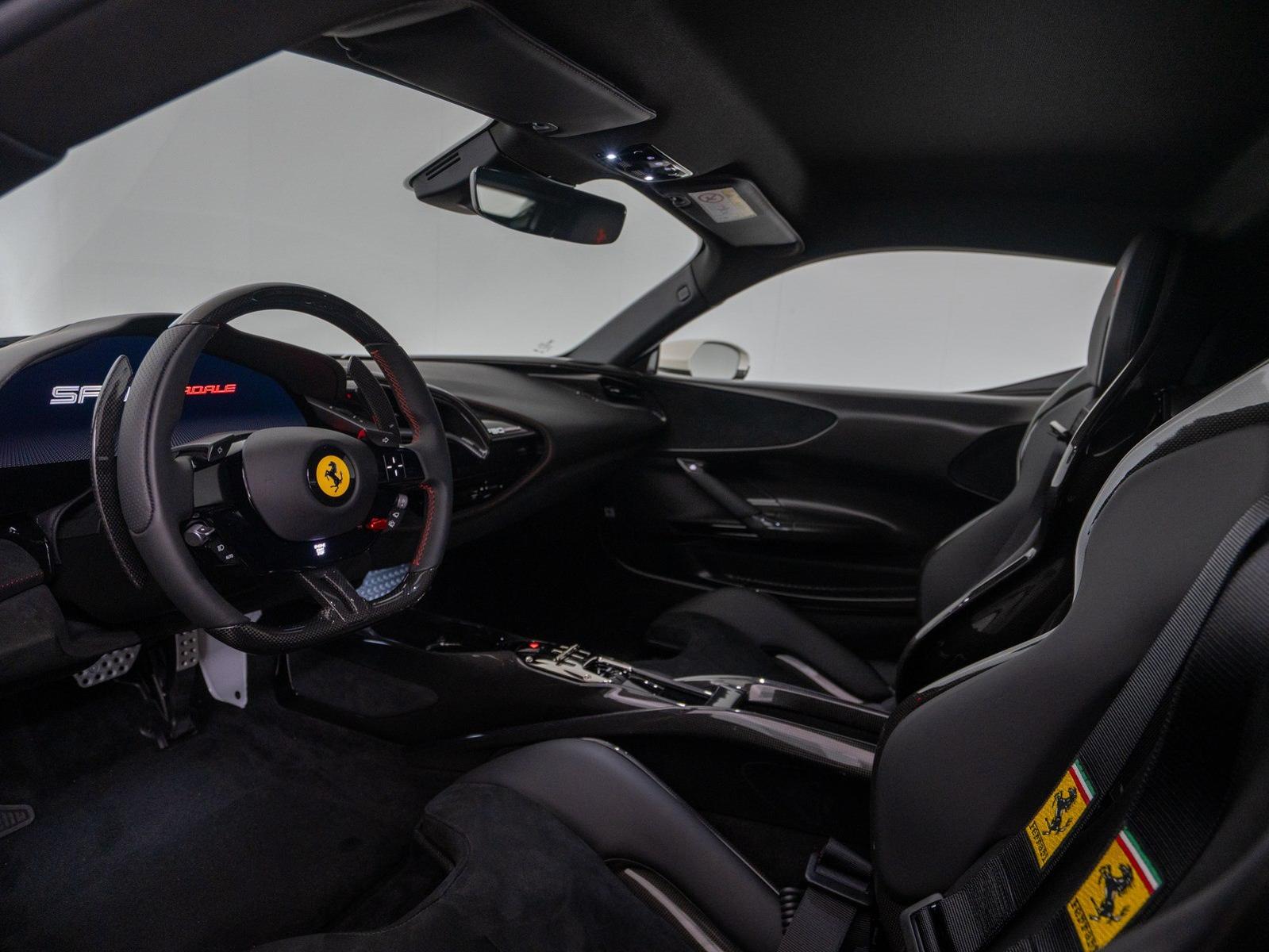 Ferrari SF90 Stradale ASSETTO FIORANO