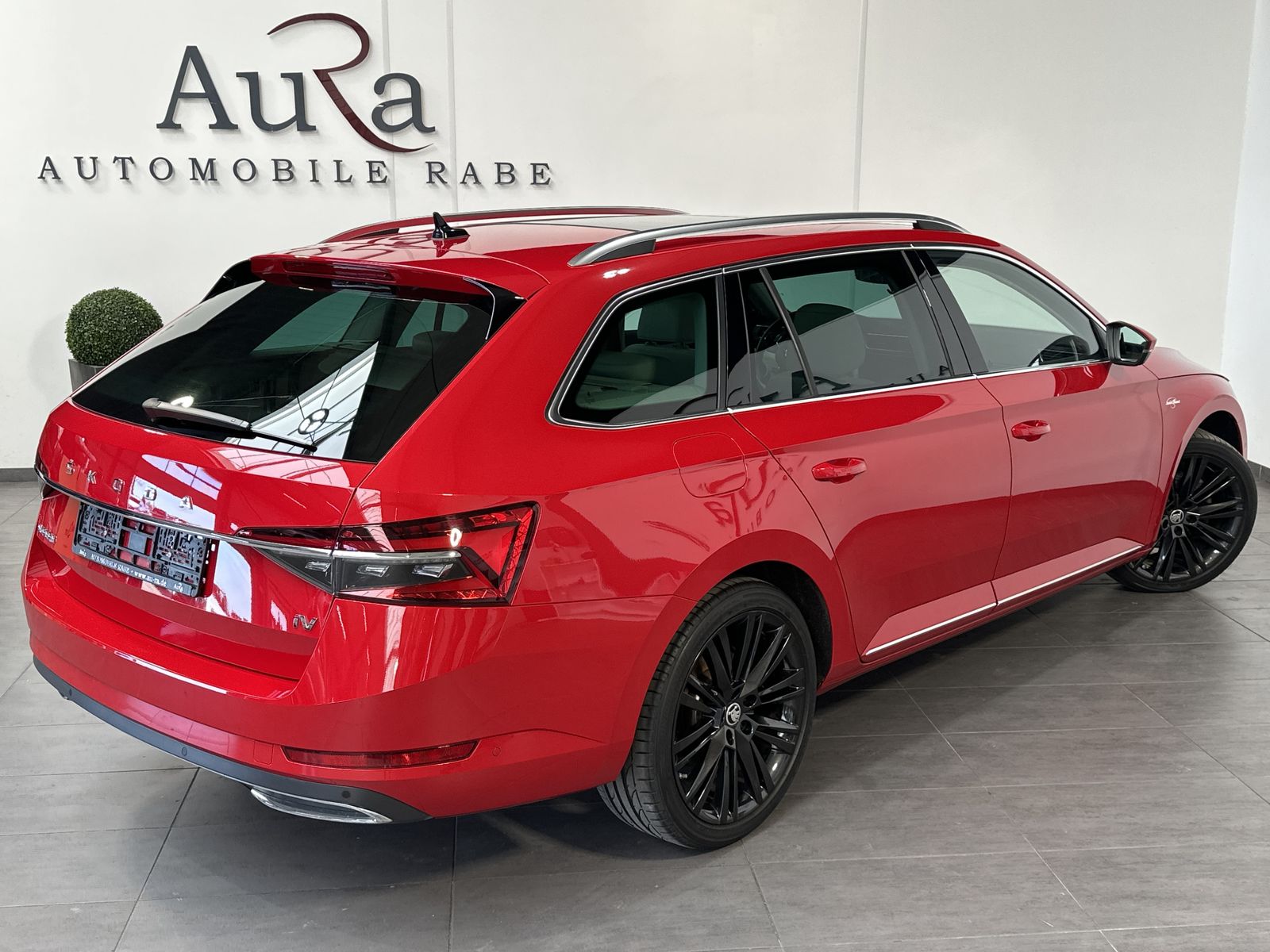 Fahrzeugabbildung SKODA Superb Combi iV 1.4 TSI L&K NAV+LED+PANO+19ZO+VC