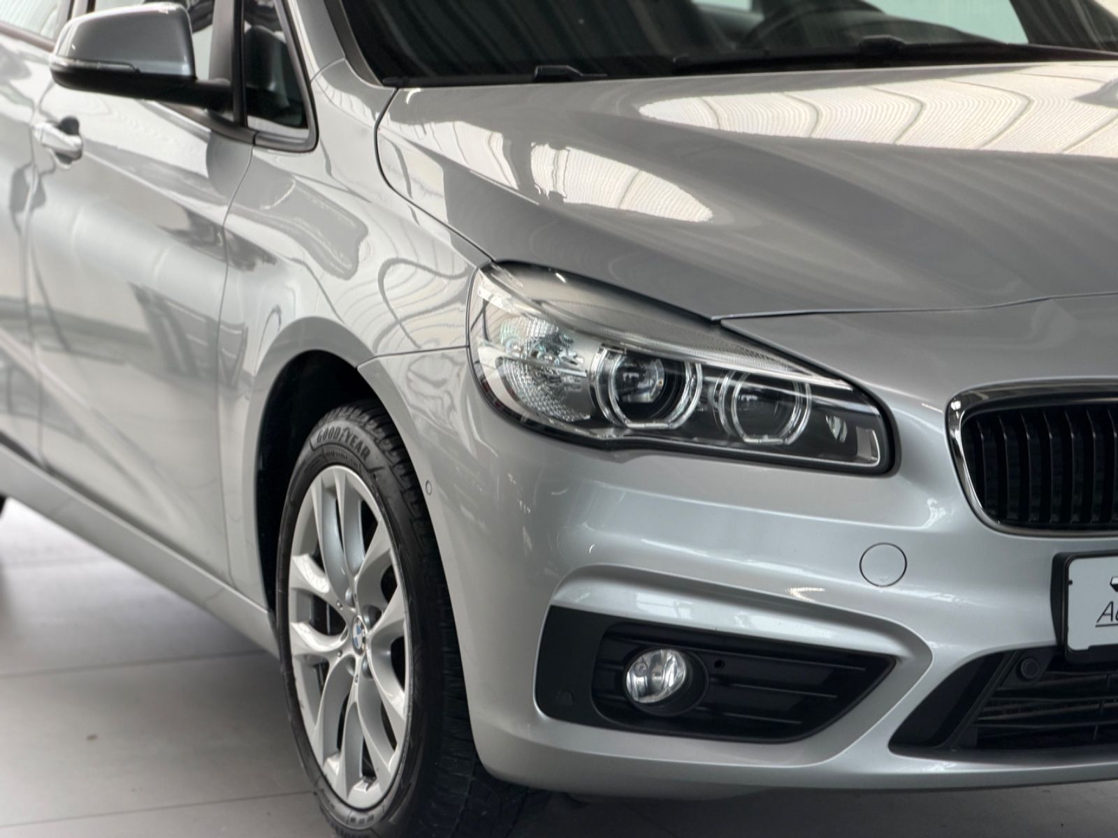 Fahrzeugabbildung BMW 2er Gran Tourer 220d Advantage Business LED