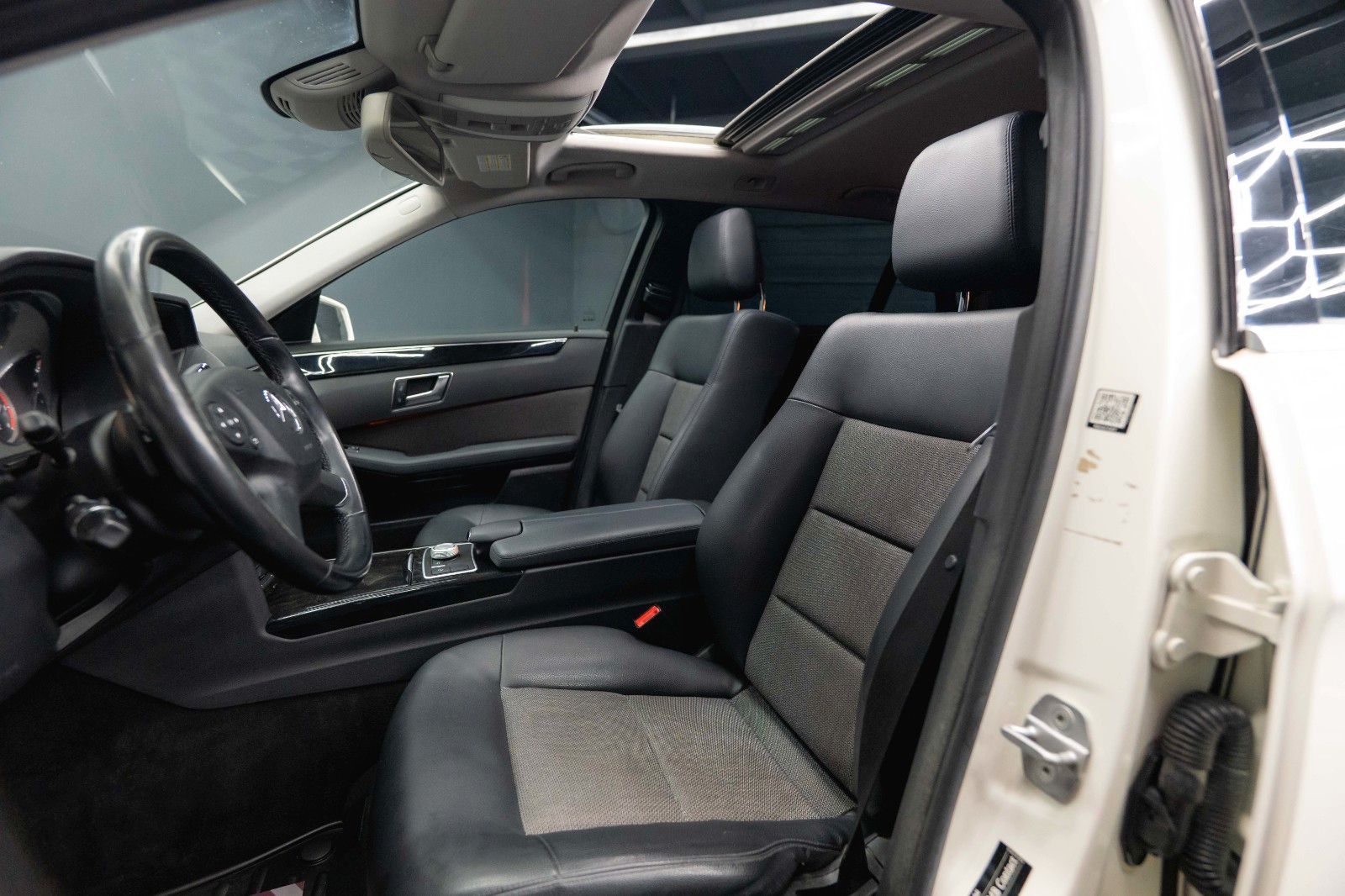 Fahrzeugabbildung Mercedes-Benz E 220 T CDI BlueEfficiency Avantgarde *Bi-Xenon*