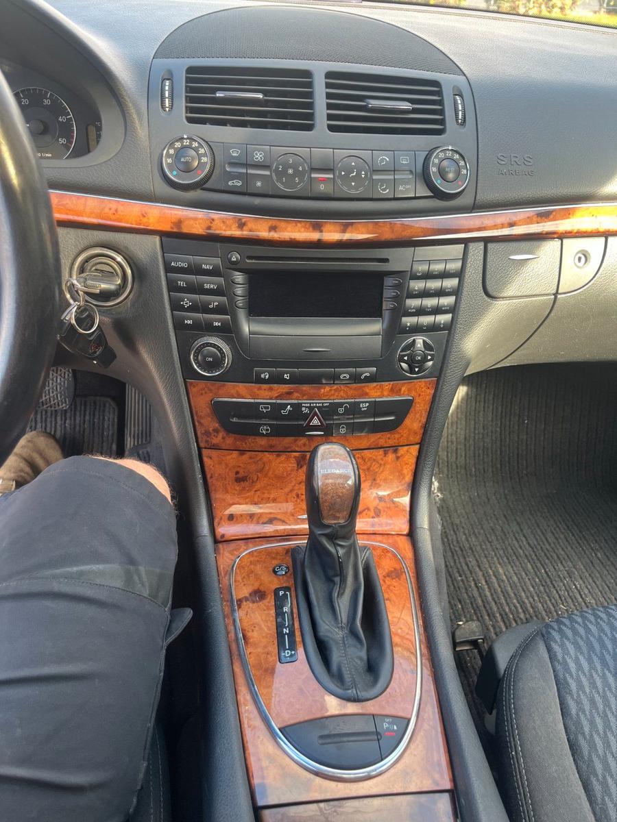 Mercedes-Benz E270 2004 — photo 15