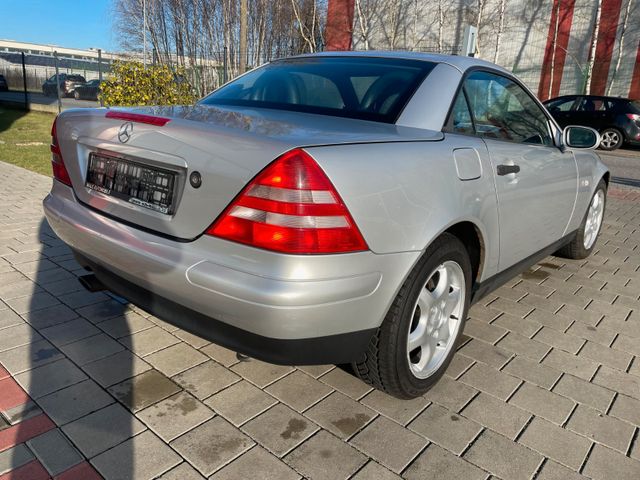 Fahrzeugabbildung Mercedes-Benz SLK 200(Tüv&Insp. neu/1 Hand/S-heft MB)