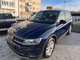 Volkswagen Tiguan Highline BMT 2,0 TDI 4Motion 176kW HeadUp - Volkswagen Tiguan: Blau, Motion