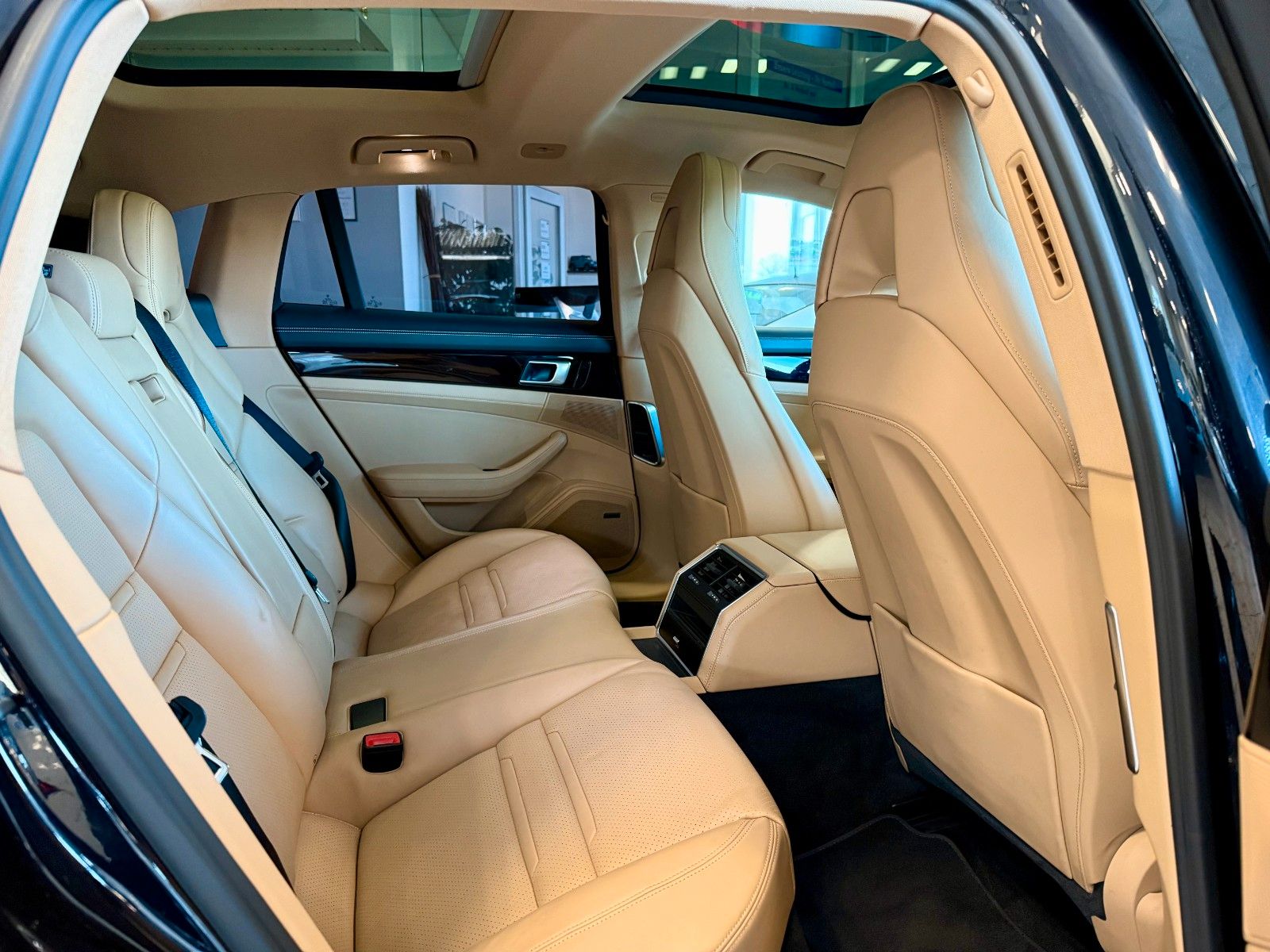 Fahrzeugabbildung Porsche Panamera 4S Sport Turismo ACC/Panorama/APPROVED
