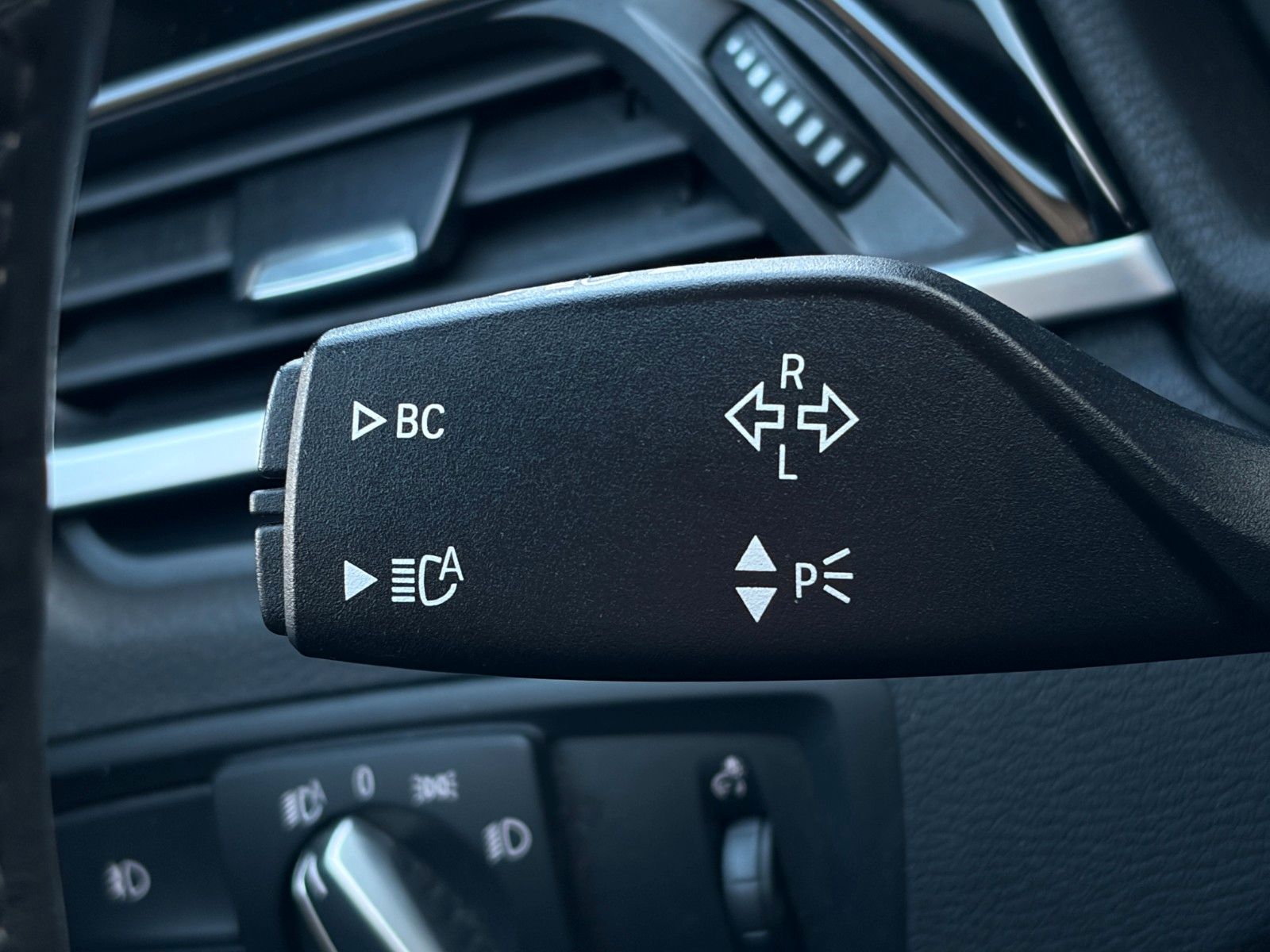 Fahrzeugabbildung BMW X1 sDrive20i M Sport Shadow LED Temp PDC
