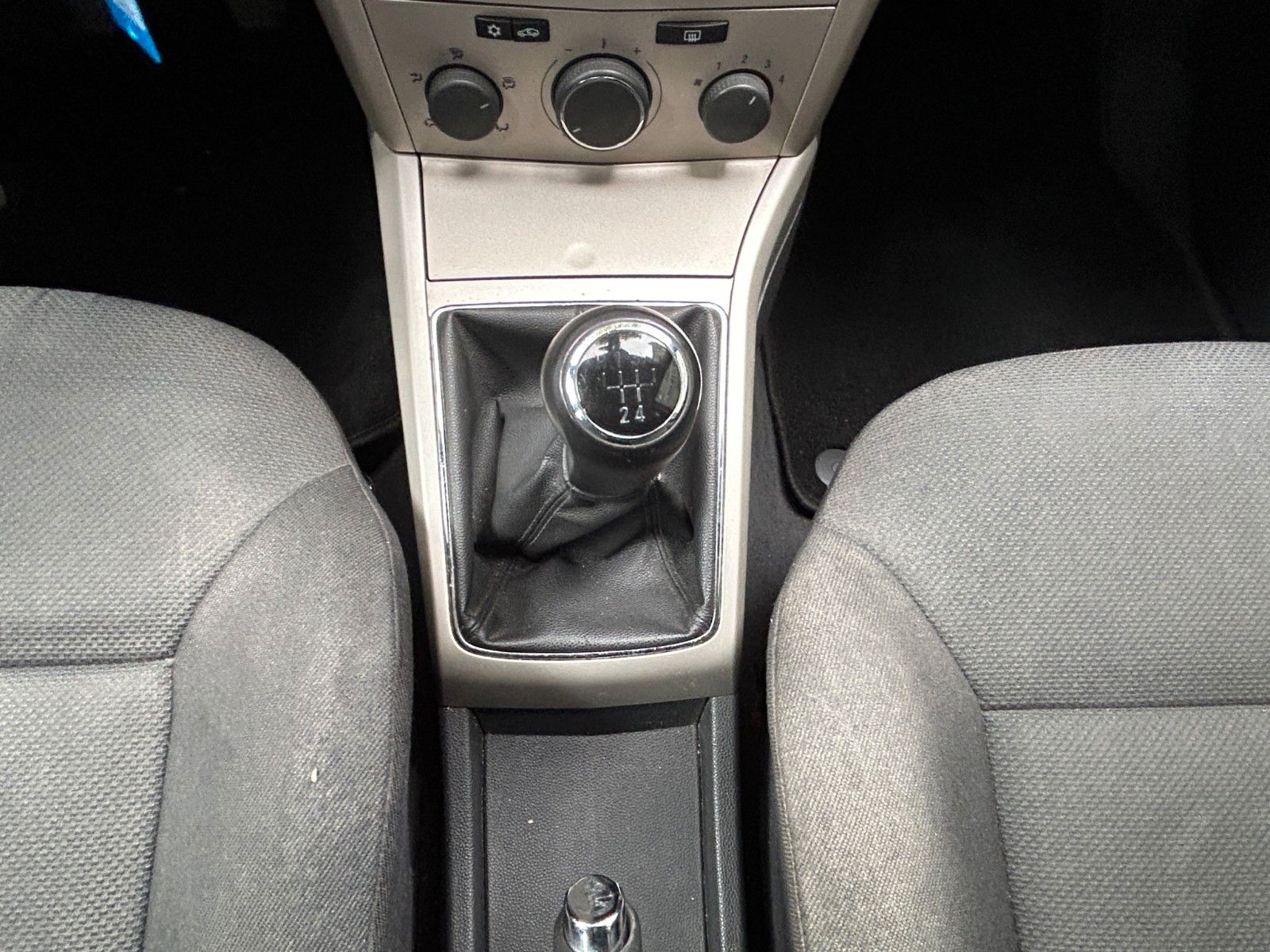 Fahrzeugabbildung Opel Astra H Lim. Edition/Service Neu/Klima/Tempomat