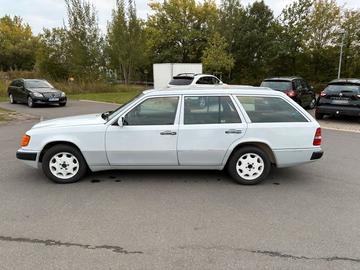 صورة 1 لـ 1990 Mercedes-BENZ C 220