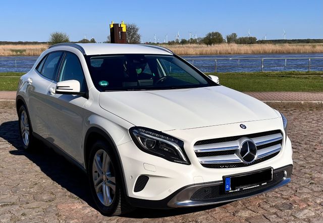 MERCEDES-BENZ GLA 250 DCT Urban Urban
