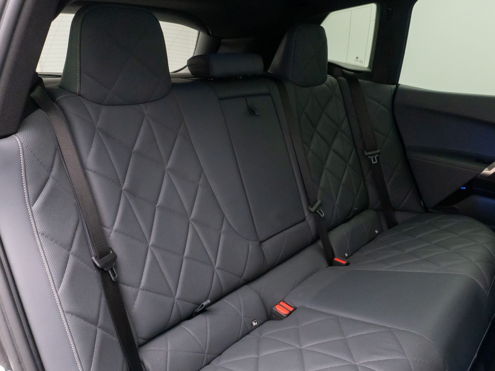 Fahrzeugabbildung BMW iX xD40 Sport SkyLounge 360°Laser DAB H/K 22Zoll