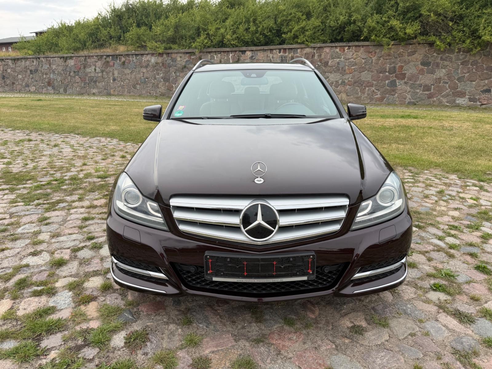 Mercedes-Benz C200 2011 — photo 9