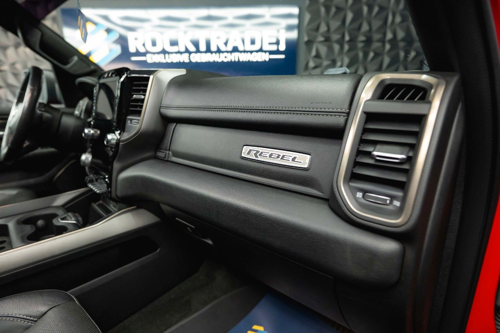 Fahrzeugabbildung Dodge RAM 5.7 V8 HEMI 4x4 REBEL AXLE LOCK LPG Pano ACC
