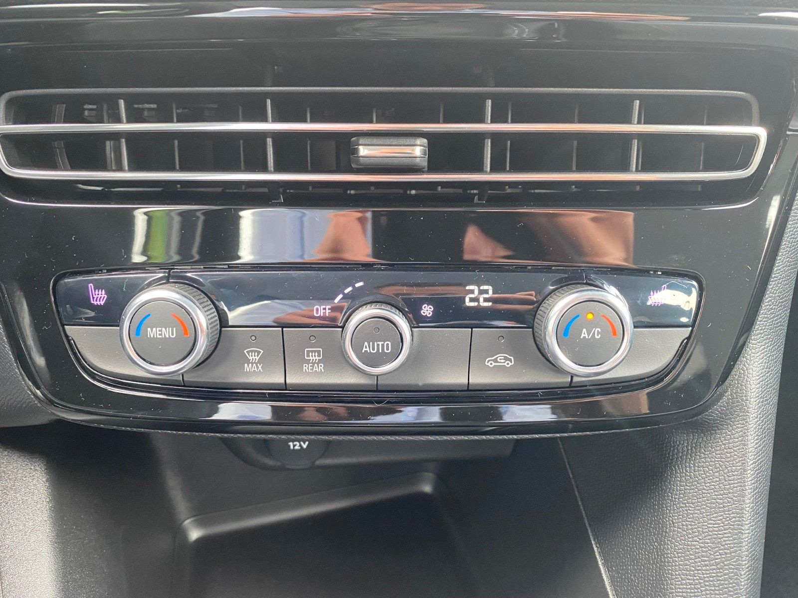 Fahrzeugabbildung Opel Mokka 1.2 Turbo 74kW Edition+ACC+LED+APP CONNECT