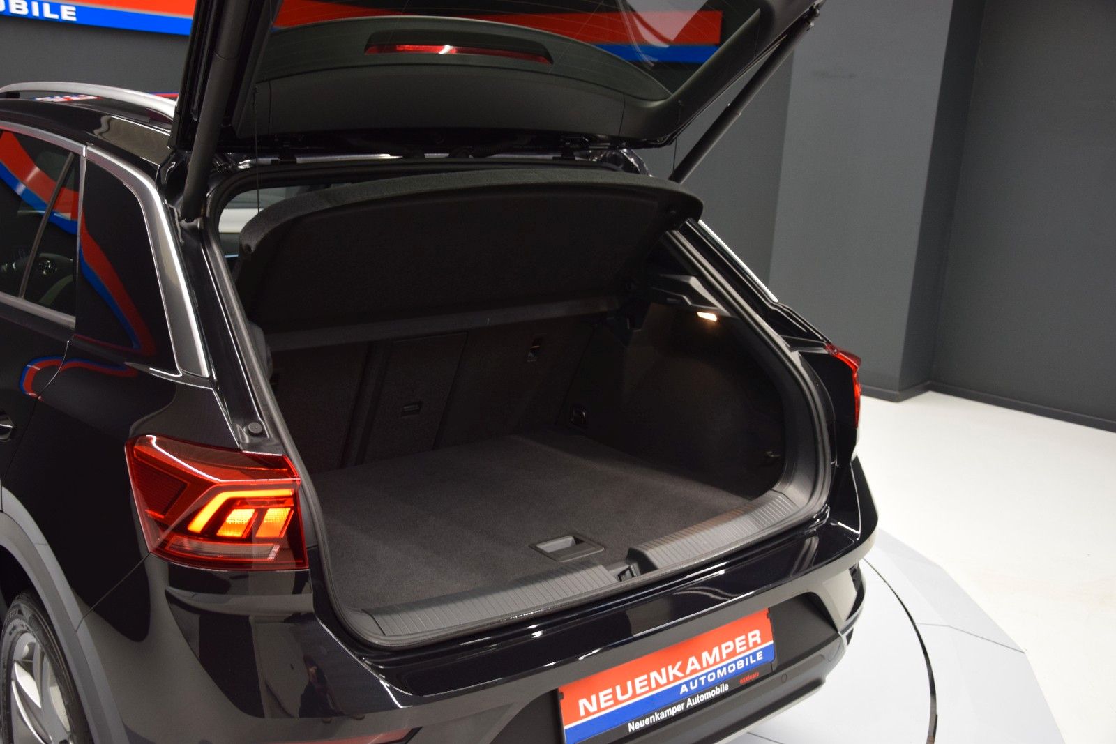 Fahrzeugabbildung Volkswagen T-Roc Sport NAVI LED