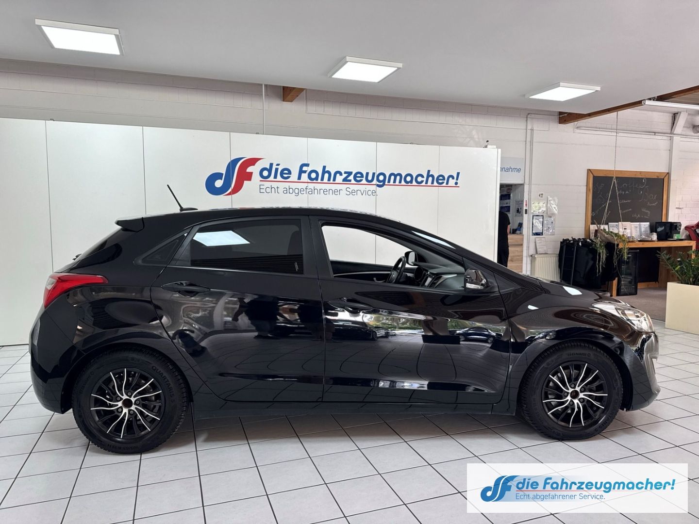 Fahrzeugabbildung Hyundai i30 Classic 1.4 CRDi DPF Alarm Berganfahrass. GA