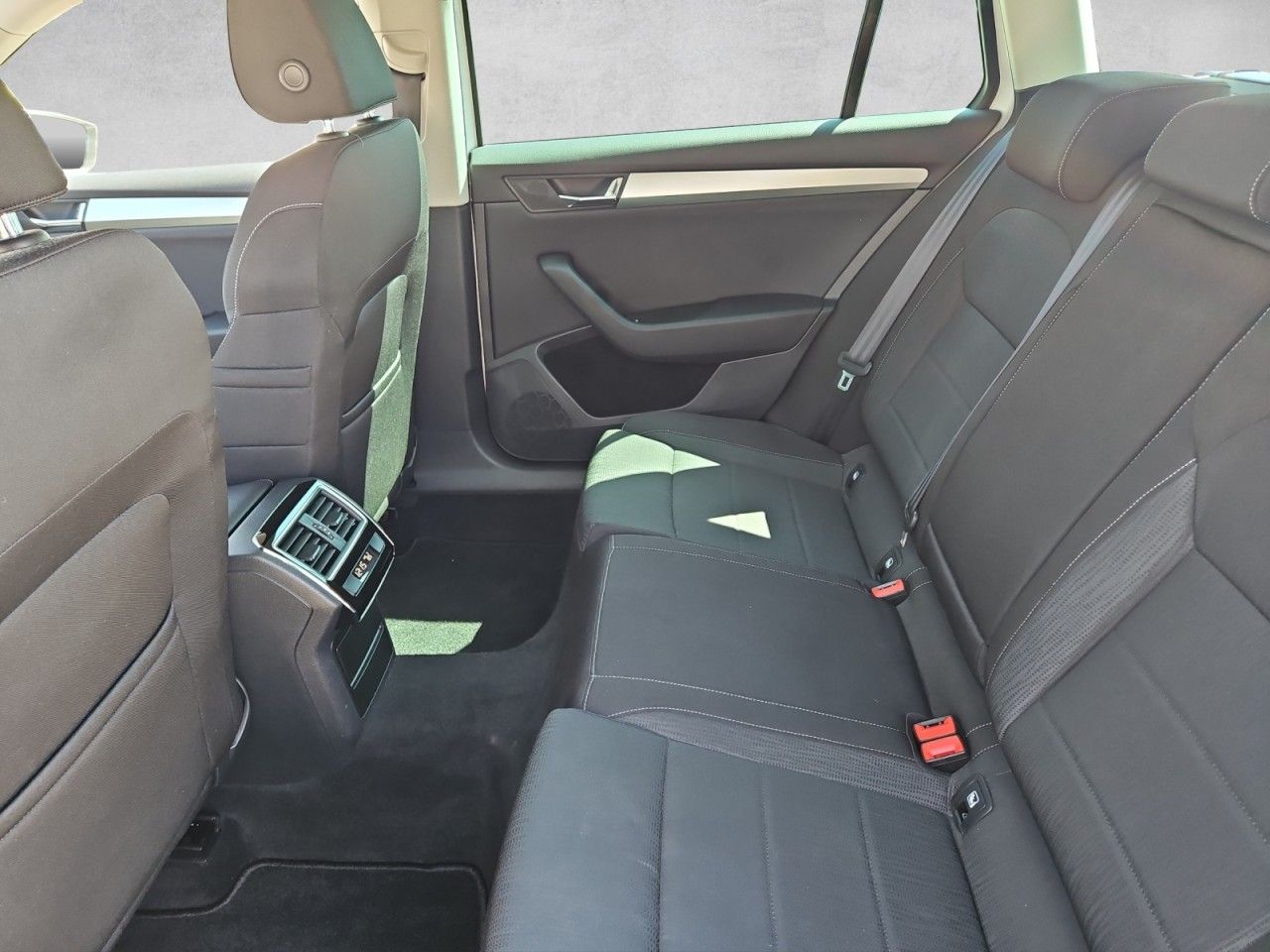 Fahrzeugabbildung SKODA Superb Combi Ambition 4x4,DSG,AHK,el.Heckklappe