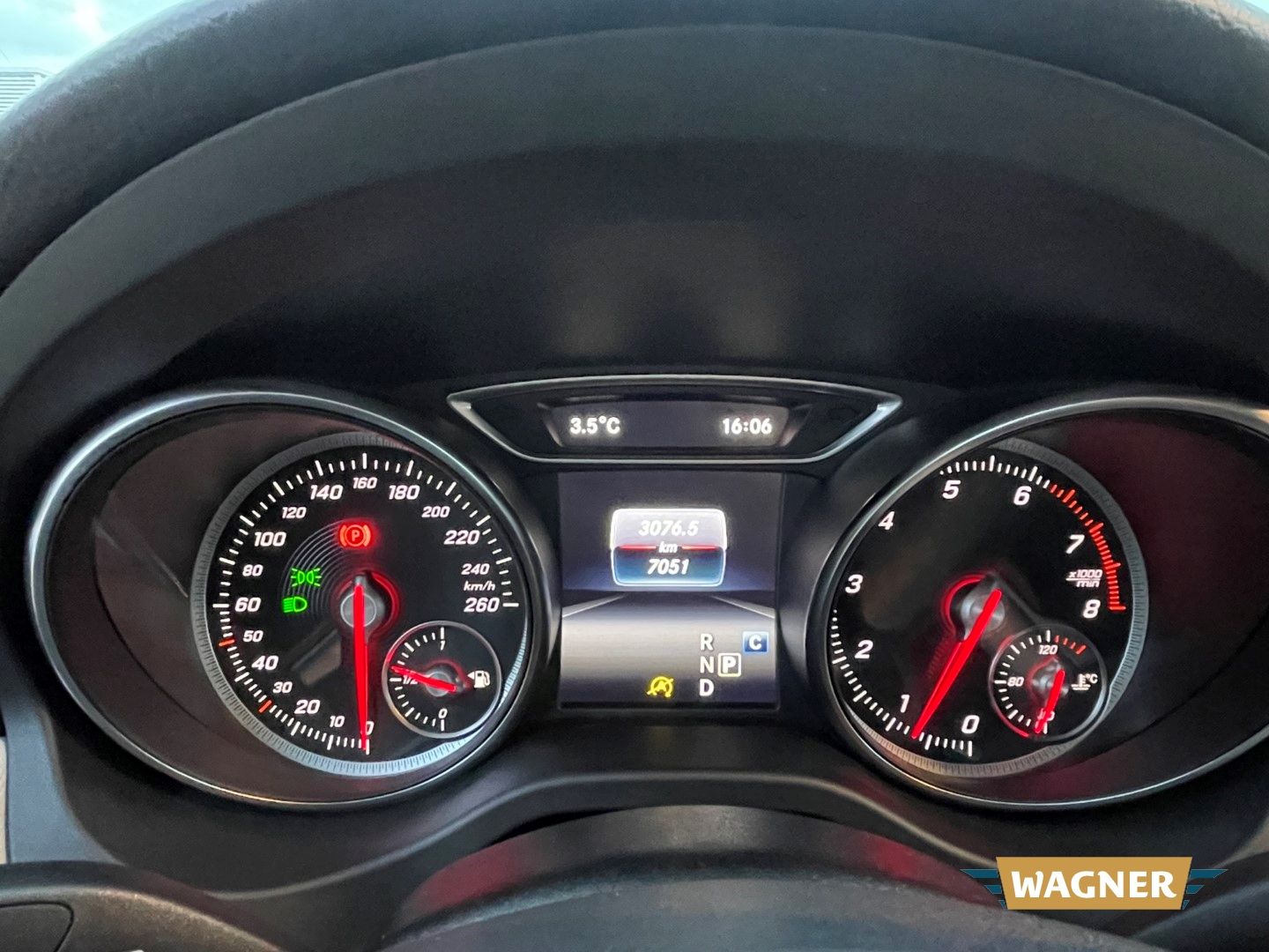 Fahrzeugabbildung Mercedes-Benz GLA 180 Sport Utility Sitzheizung Navi