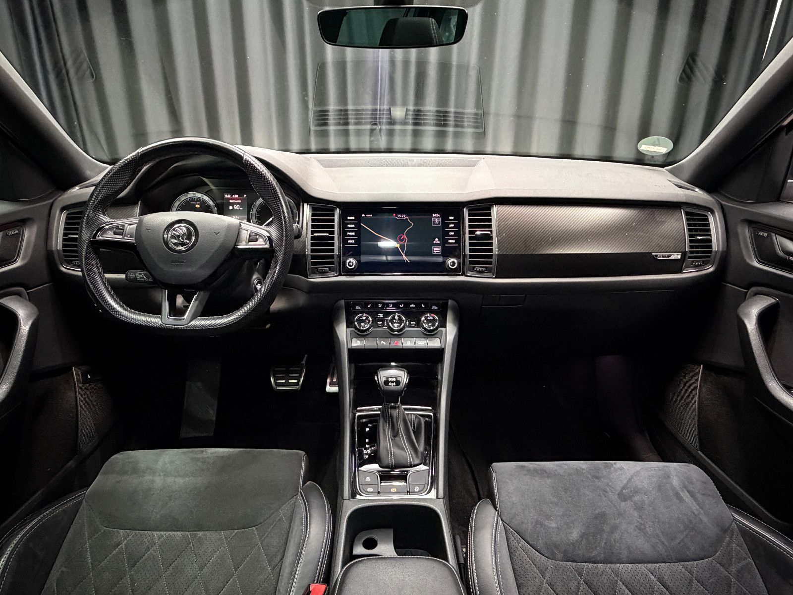 Fahrzeugabbildung SKODA Kodiaq Ambition 4x4|7-SITZER|CANTON|PANO|AHK