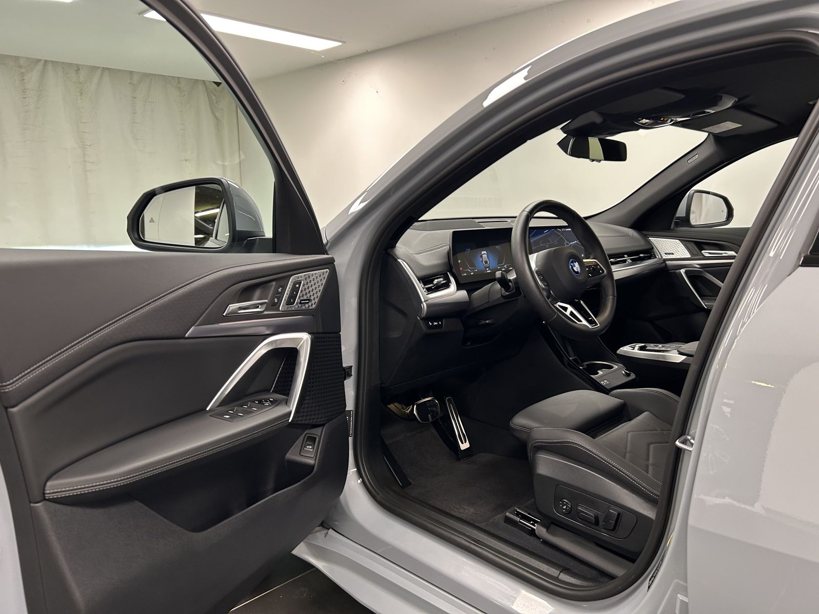 BMW iX2 - Bild 27