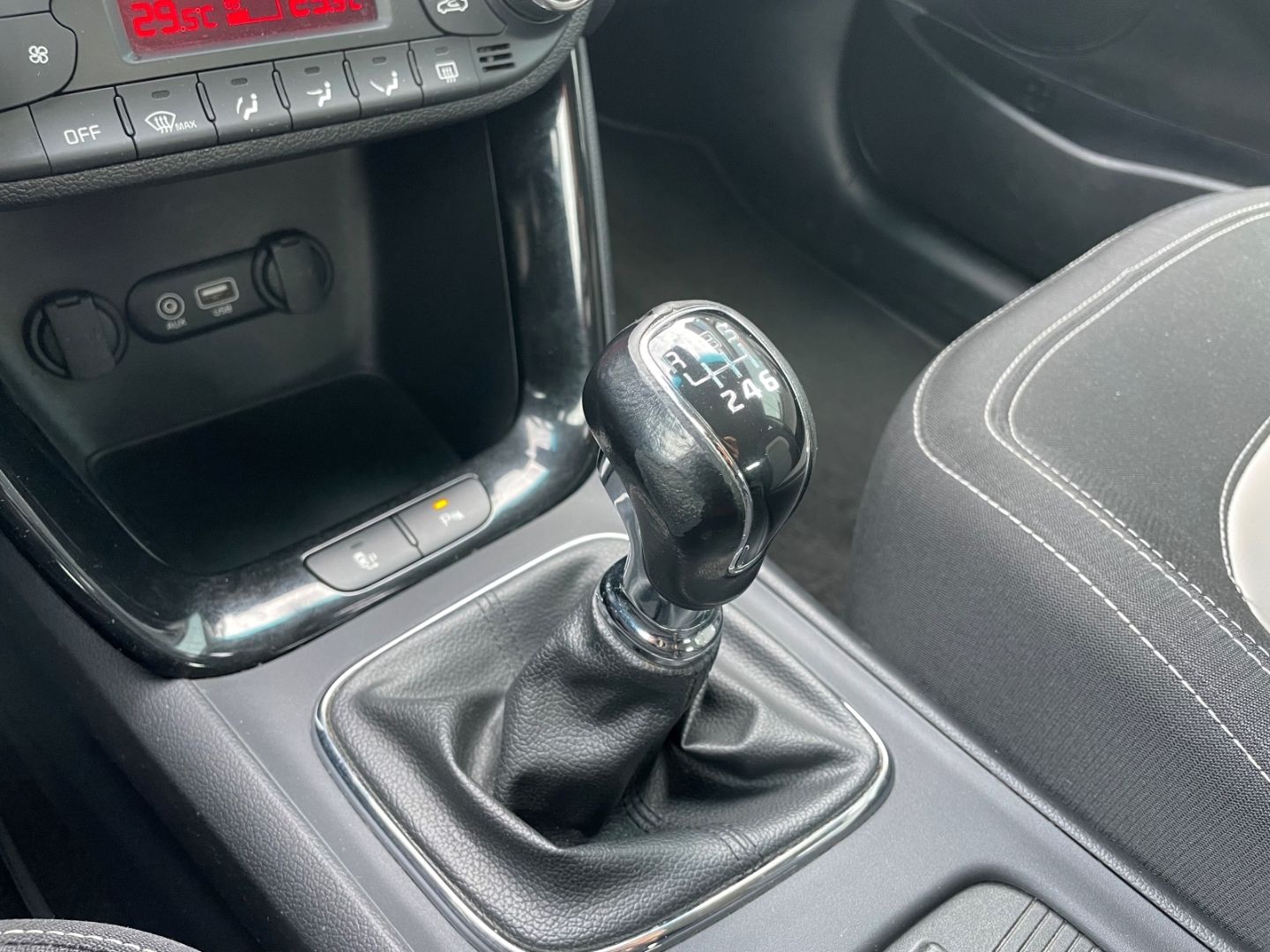 Fahrzeugabbildung Kia Ceed_sw Spirit Kamera totWinkAss SpurhalteAss