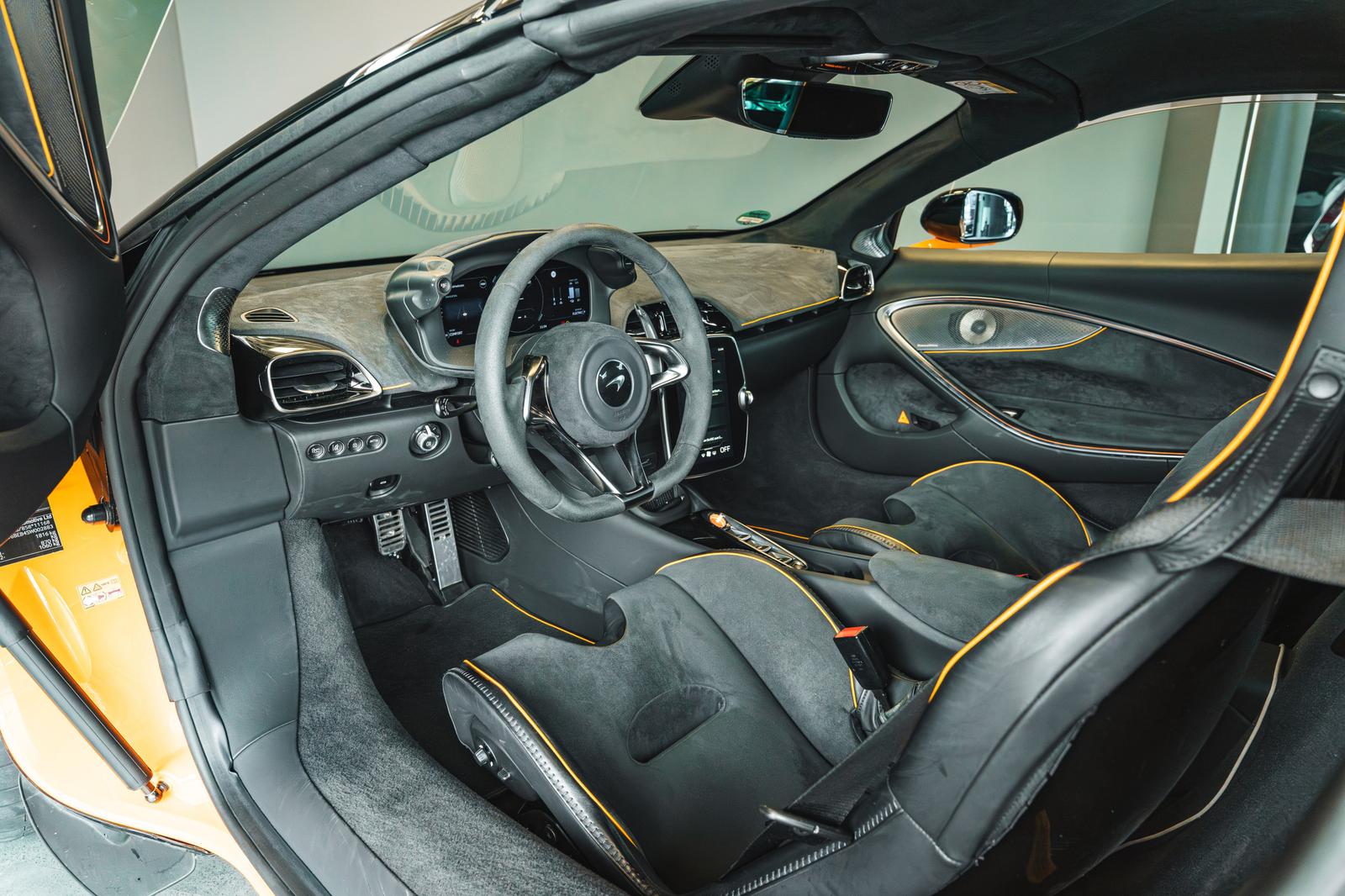 McLaren Artura SPIDER + ALCANTARA + BOWERS & WILKINS
