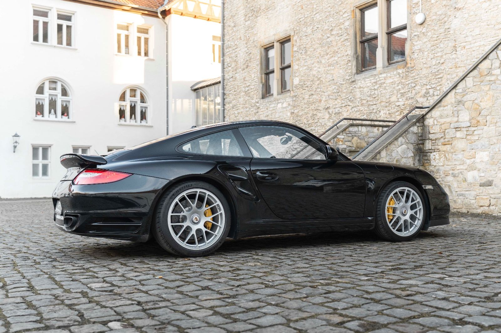 Fahrzeugabbildung Porsche 911 Turbo S Coupe 977 PCCB BOSE SPORT CHRONO NAV